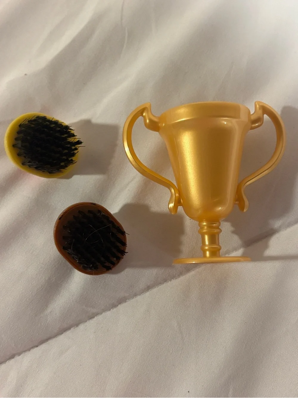 18” Doll Toy Trophy with Brown and Yellow Horse brush for playing